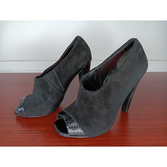 Charles Jourdan Paris Open-Toed Booties Heels Size 8.5 Black Suede EUC - Picture 1 of 9